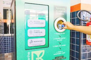 Máquina transforma reciclável em crédito