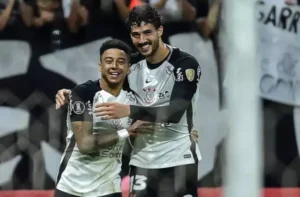 Timão vence o Peñarol e mantém 100% na Libertadores